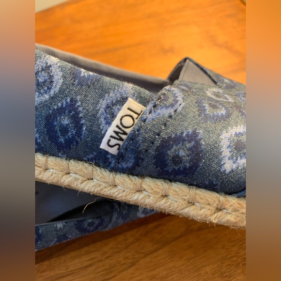 Classic Toms in Blue Bleach Washed Denim 💙🦋👖 - Picture 2 of 6
